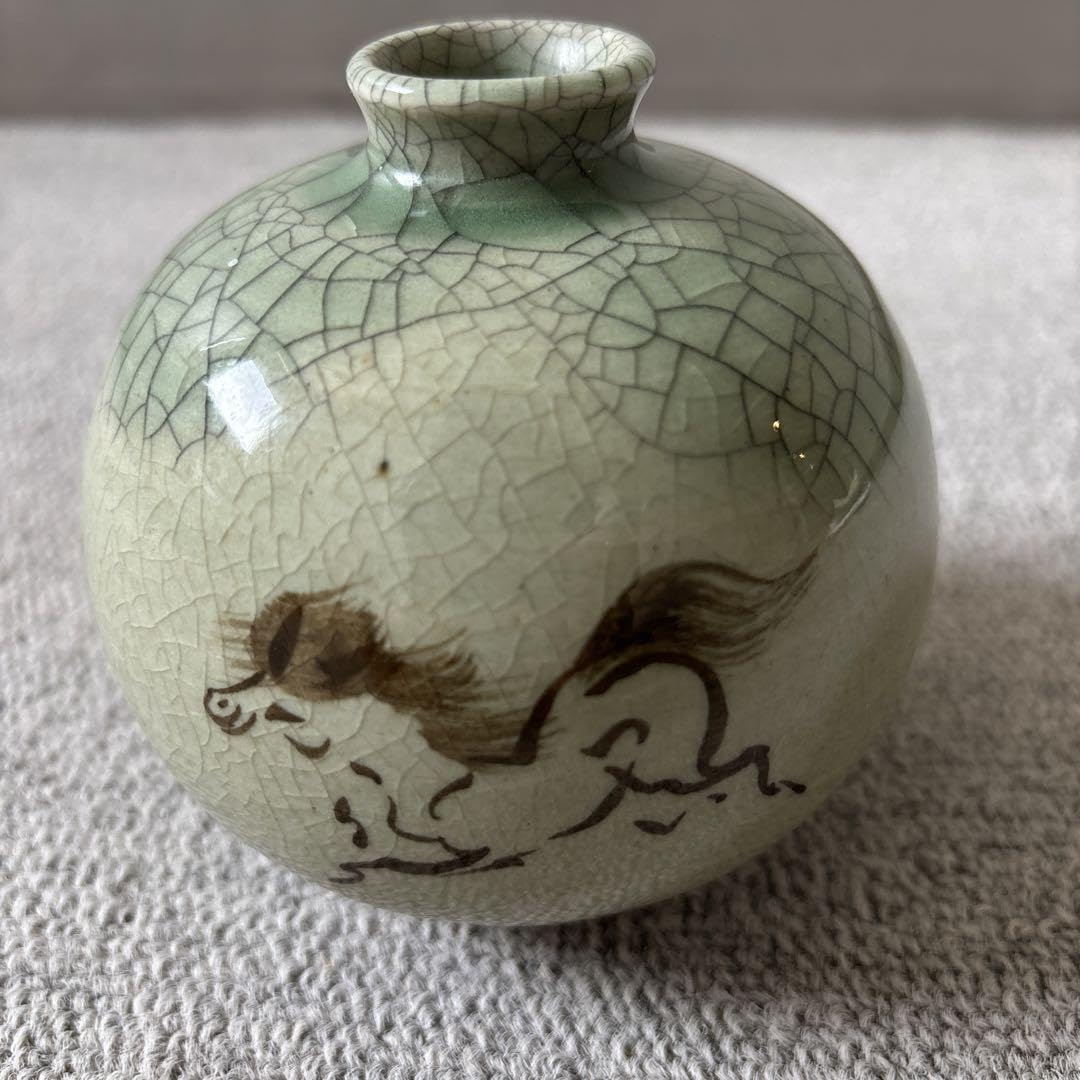 Amazon.co.jp: 大堀相馬焼 花器 花瓶 一輪挿し 左駒 跳ね馬 青磁釉 青